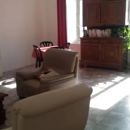 60m2 Dans Quartier Historique