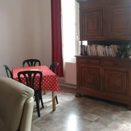 60m2 Dans Quartier Historique